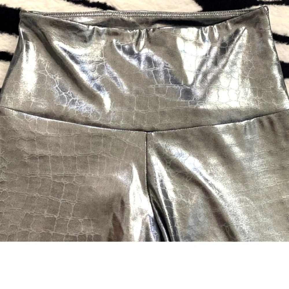 Onzie Mid Rise Leggings Metalic Mercury Foil S/M nwot